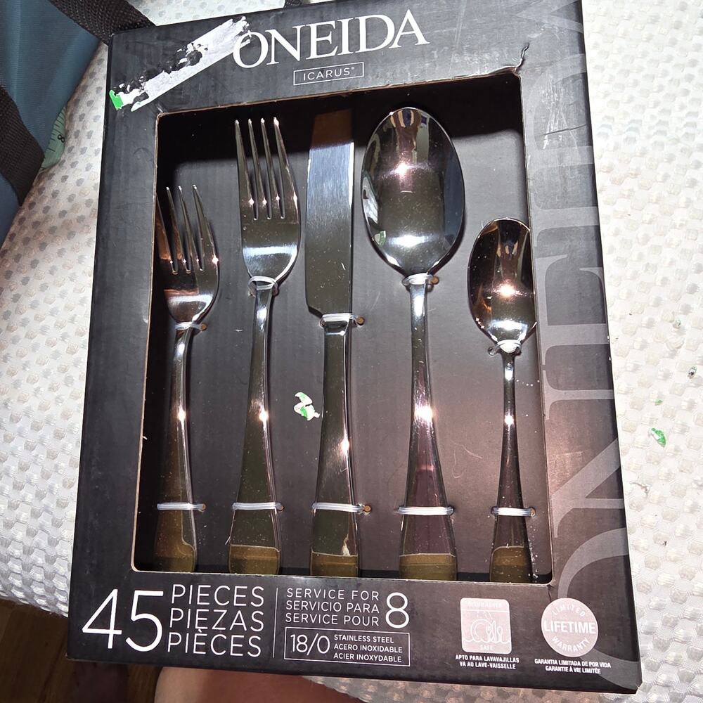 ONEIDA 45 PC ICARUS STAINLESS STEEL FLATWARE SET SERVICE FOR 8